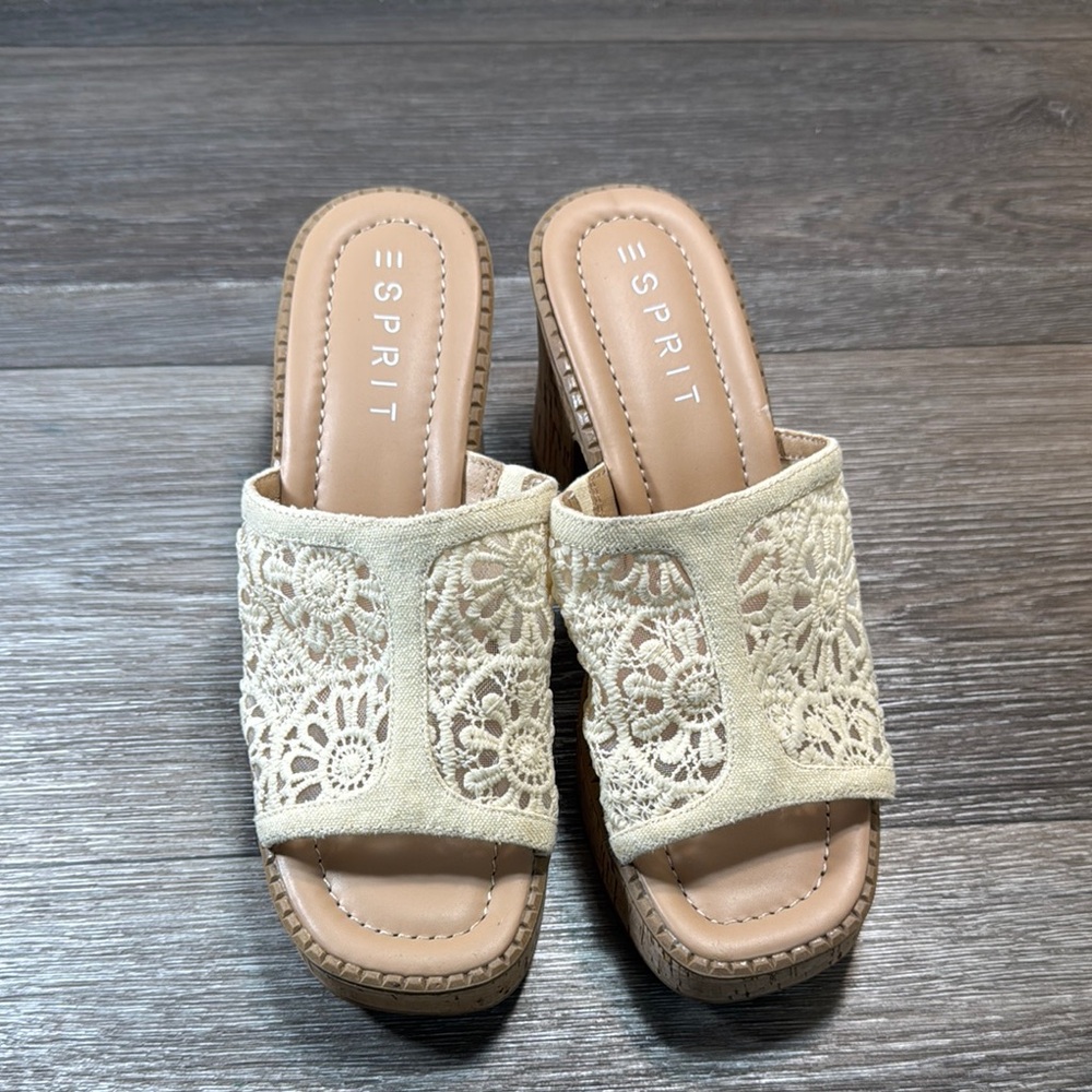 Esprit Women's Cream Slide Sandals size 7.5 (b63)